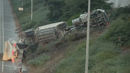 Pasadena Overturned Semi-Truck Crash Injures 2